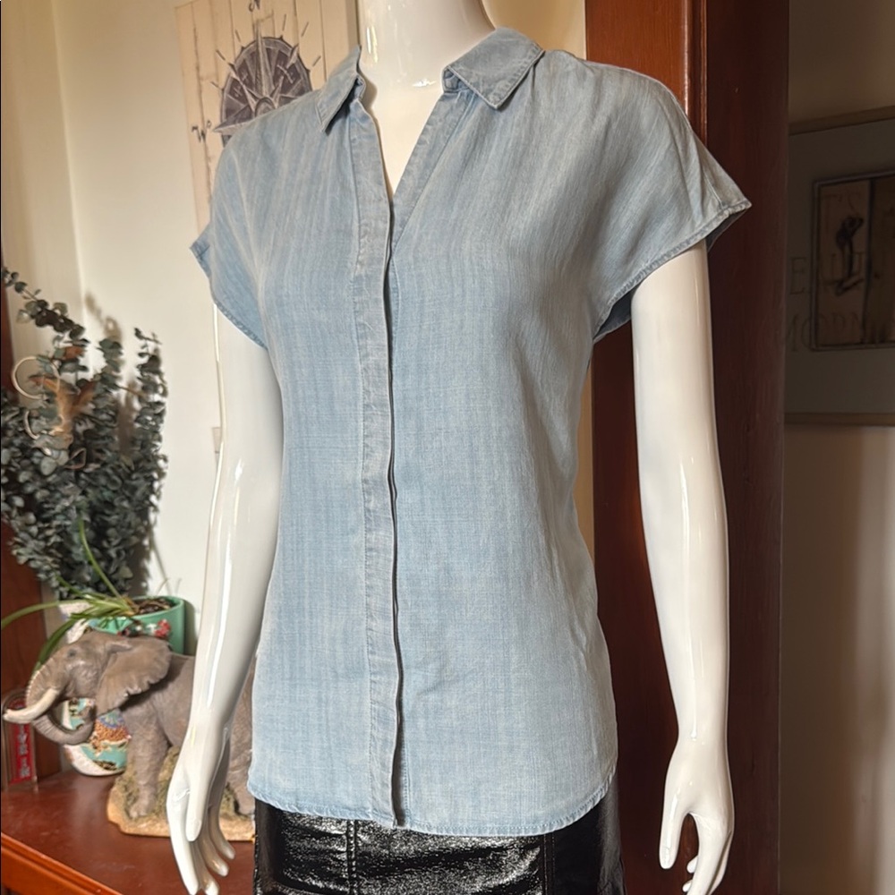 NWT Renuar size XS Light Blue Denim like  Women's Top 100% tencel